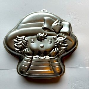 Wilton Vintage Strawberry Shortcake Character Cake Pan 2003 Approx 12”x11”x2”